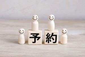 貸切バスの駐車場・乗降場の利用は、事前予約制のところが多いです。貸切バスの申込の際に、併せて旅行会社から予約してもらえるか確認が必要です。