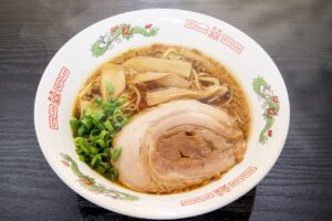 貸切バス利用の団体旅行では入りづらい尾道ラーメンのお店。お土産に是非買って自宅で楽しみたい一品です。