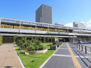 JR福山駅は新幹線停車駅。尾道や鞆の浦への乗り換え駅となります。貸切バスの乗降場があるので、団体旅行の出発もスムーズな駅です。