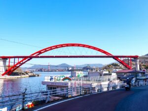 広島県呉市にある第二音戸大橋。貸切バスでの団体旅行ではおもに車窓見学となります。