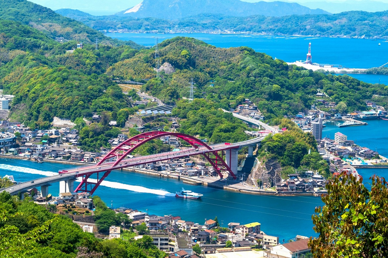 広島駅発着の貸切バスで行く！西条の酒蔵巡りと呉・江田島の絶景＆いちご狩り満喫コース