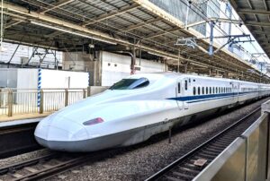 広島県まで新幹線で移動し、県内は貸切バスで観光する方法が、社員旅行・町内会旅行・視察研修旅行など、団体旅行では便利です。