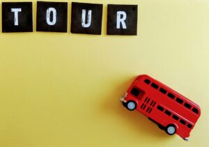 貸切バスの選び方。人数・荷物の量、料金・サービス内容、団体旅行・社員旅行の目的などで選ぶとよいですね。