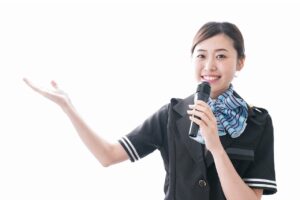 貸切バスのバスガイドは、団体旅行・社員旅行での移動中、いろいろな話をしくれます。