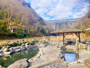 岡山県の湯原温泉は、貸切バスでの団体旅行にもおすすめです。