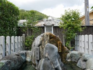 岡山県の湯郷温泉は岡山三名湯の一つ。貸切バスでの社員旅行などの団体旅行にもオススメです。